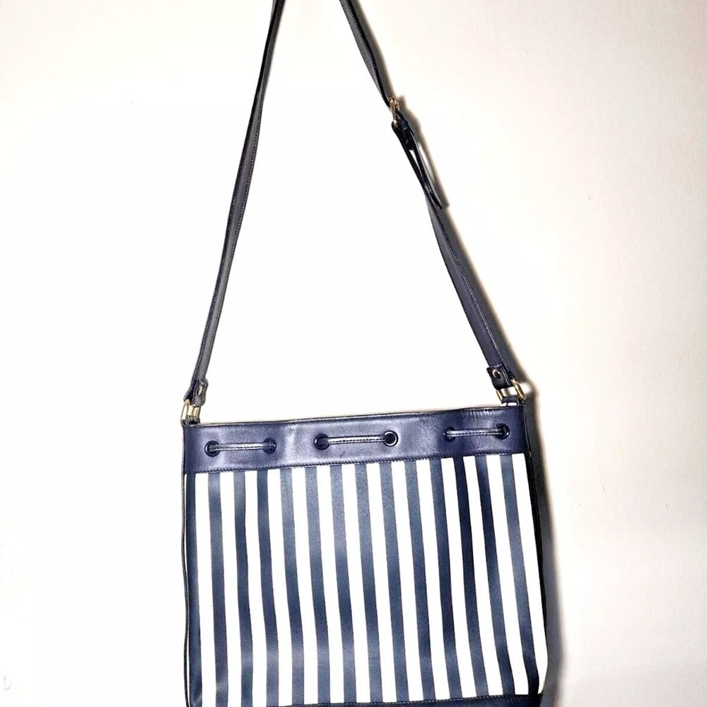 Adrienne Vittadini navy and white bucket bag - Picture 2 of 9